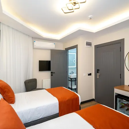 Robin Otel *