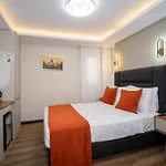 Robin Hotel