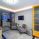 Robin * Κωνσταντινούπολη