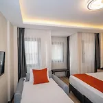 Robin * Κωνσταντινούπολη